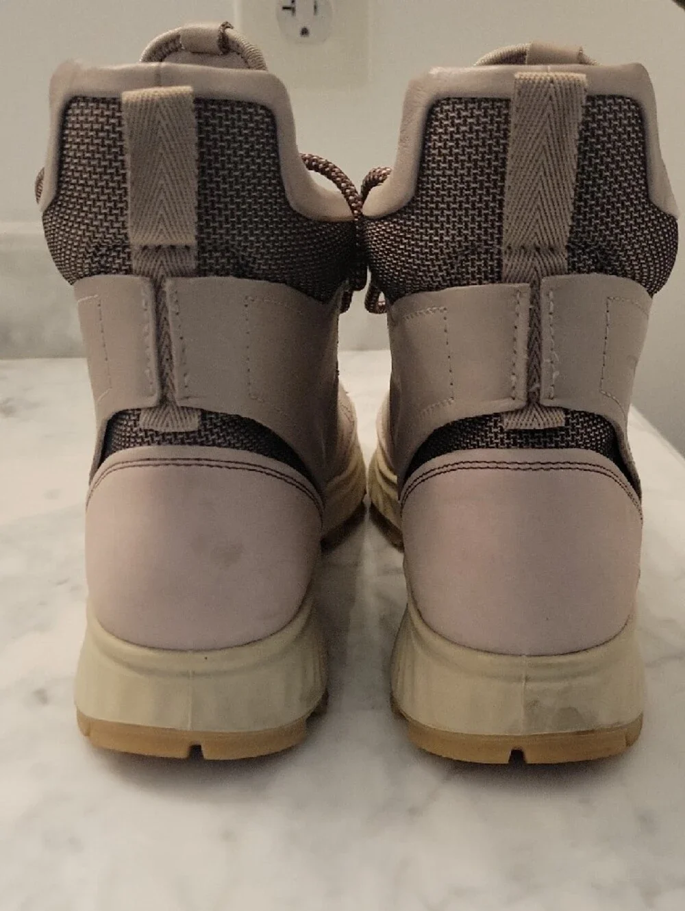 Ecco Beige Leather Sneaker Interior